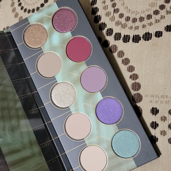 Zoeva Offline Eyeshadow Palette - Picture 3 of 3